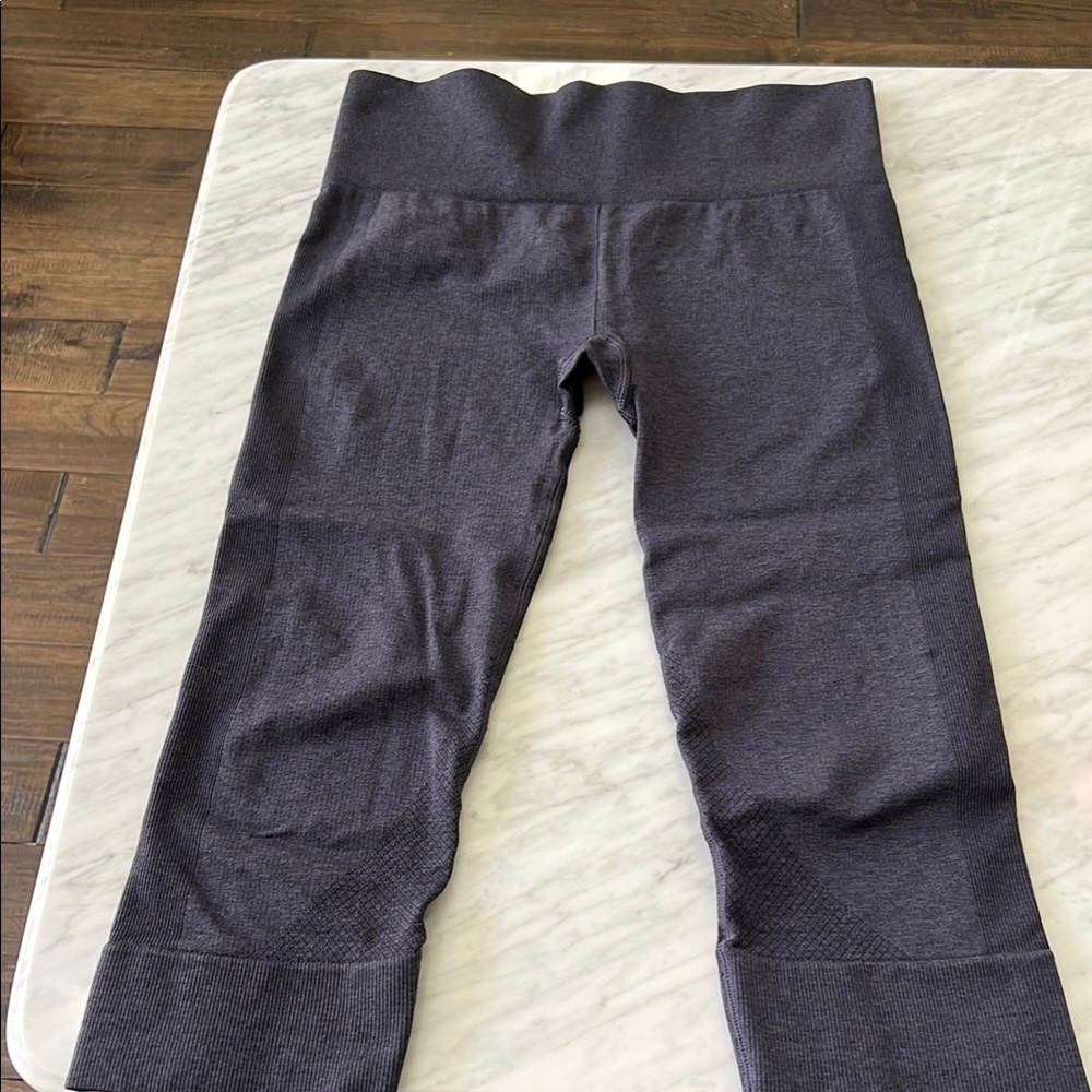 Lululemon Seamless Cropped Leggings
